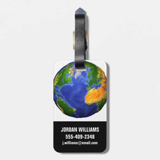 Vollständig die Erde mit topographischen Daten. Gepäckanhänger (Rückseite vertikal)