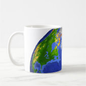 Vollständig die Erde mit topographischen Daten. Kaffeetasse (Links)