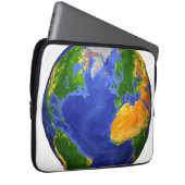 Vollständig die Erde mit topographischen Daten. Laptopschutzhülle (Vorne Rechts)