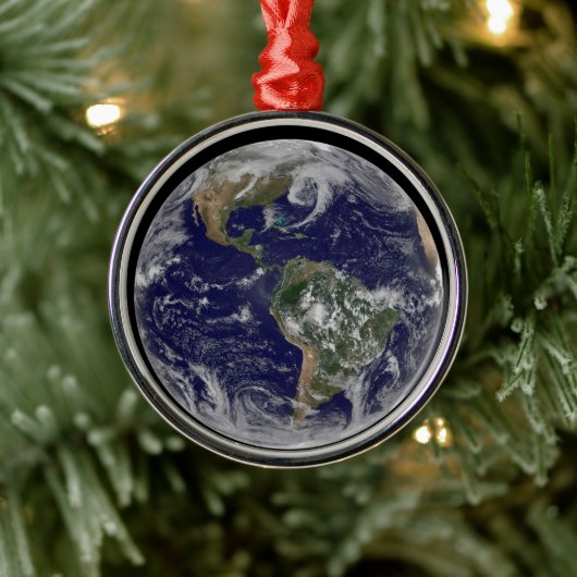 Vollständig erdacht mit Niederdrucksystemen. Ornament Aus Metall (Baum)