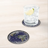 Vollständig erdacht mit Niederdrucksystemen. Runder Pappuntersetzer (Vor Ort)