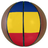 Vollständige Basketball mit Flagge Rumäniens (Vertikal)
