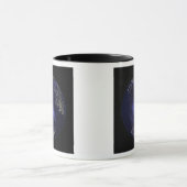 Vollständige Erde in der Nacht mit Lichtern in den Tasse (Zentrum)