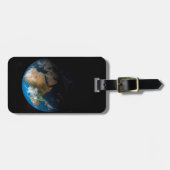 Vollständige Erde mit simulierten Wolken über Afri Gepäckanhänger (Vorderseite horizontal)