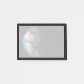 Vollständige Erde mit simulierten Wolken über Afri Post-it Klebezettel (Vorderseite)