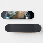 Vollständige Erde mit simulierten Wolken über Afri Skateboard (Horizontal)