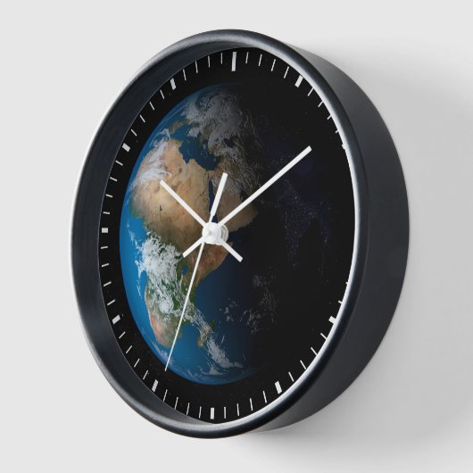 Vollständige Erde mit simulierten Wolken über Afri Uhr (Winkel)