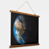 Vollständige Erde mit simulierten Wolken über Afri Wandteppich Mit Holzrahmen (Gewinkelt)