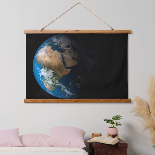 Vollständige Erde mit simulierten Wolken über Afri Wandteppich Mit Holzrahmen (Schlafzimmer)