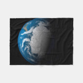 Vollständige Erde mit simulierten Wolken über der  Fleecedecke (Vorderseite (Horizontal))