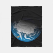 Vollständige Erde mit simulierten Wolken über der  Fleecedecke (Vorderseite)