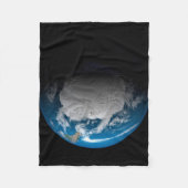 Vollständige Erde mit simulierten Wolken über der  Fleecedecke (Vorderseite)