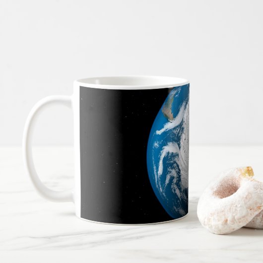 Vollständige Erde mit simulierten Wolken über der  Kaffeetasse (Mit Donut)