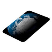 Vollständige Erde mit simulierten Wolken über der  Magnet (Linke Seite)