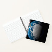 Vollständige Erde mit simulierten Wolken über der Notizblock (Innenseite)