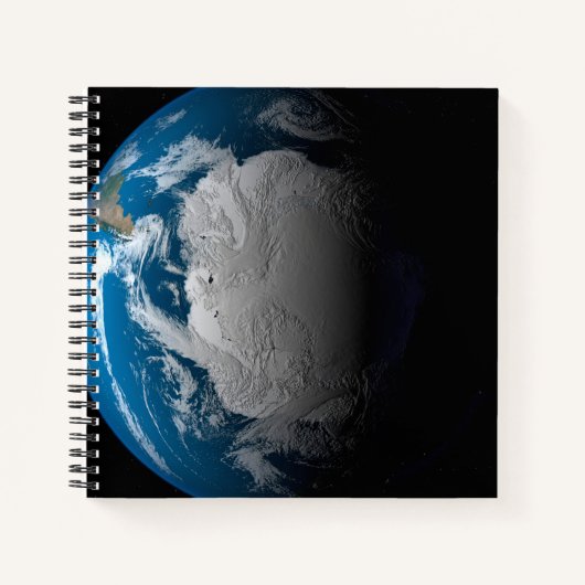 Vollständige Erde mit simulierten Wolken über der Notizblock (Vorderseite)