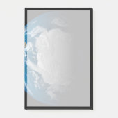 Vollständige Erde mit simulierten Wolken über der Post-it Klebezettel (Vorderseite)