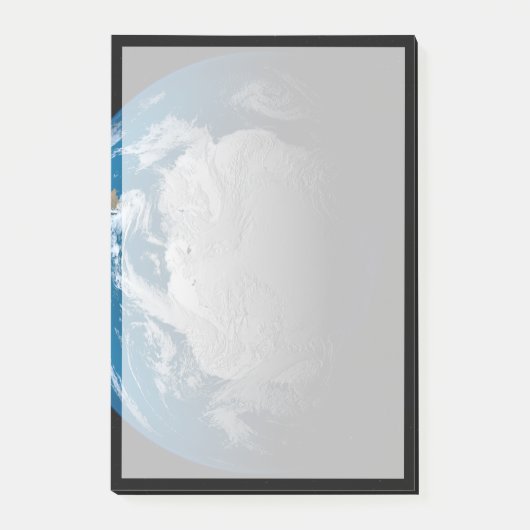 Vollständige Erde mit simulierten Wolken über der Post-it Klebezettel (Vorderseite)