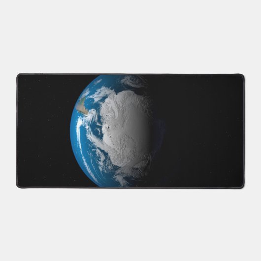 Vollständige Erde mit simulierten Wolken über der  Schreibtischunterlage (Vorderseite)