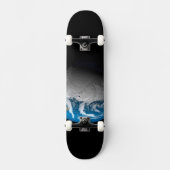 Vollständige Erde mit simulierten Wolken über der Skateboard (Vorderseite)