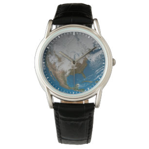 Vollständige Erde mit simulierten Wolken über Nord Armbanduhr