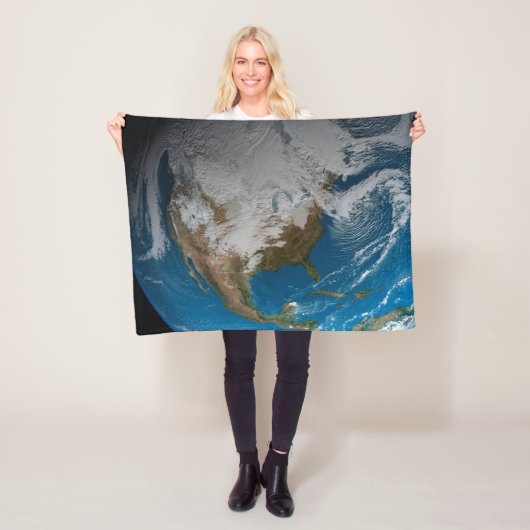 Vollständige Erde mit simulierten Wolken über Nord Fleecedecke (Beispiel)