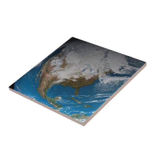 Vollständige Erde mit simulierten Wolken über Nord Fliese (Seite)