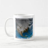 Vollständige Erde mit simulierten Wolken über Nord Kaffeetasse (Links)