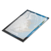 Vollständige Erde mit simulierten Wolken über Nord Notizblock (angewinkelt)