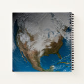 Vollständige Erde mit simulierten Wolken über Nord Notizblock (Rückseite)