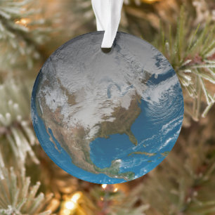 Vollständige Erde mit simulierten Wolken über Nord Ornament