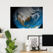 Vollständige Erde mit simulierten Wolken über Nord Poster (Heimbüro)