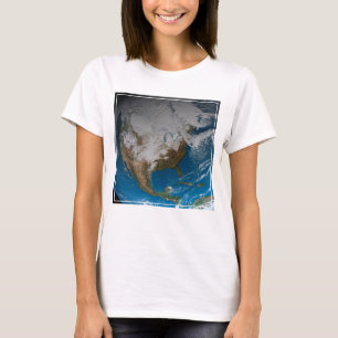 Vollständige Erde mit simulierten Wolken über Nord T-Shirt