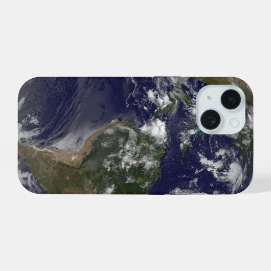 Vollständige Erde mit tropischen Stürmen im Atlant iPhone 15 Hülle (Rückseite (Horizontal))