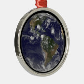 Vollständige Erde mit tropischen Stürmen im Atlant Ornament Aus Metall (Rechts)