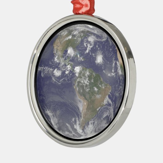 Vollständige Erde mit tropischen Stürmen im Atlant Ornament Aus Metall (Links)