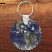 Vollständige Erde mit tropischen Stürmen im Atlant Schlüsselanhänger (Rückseite)