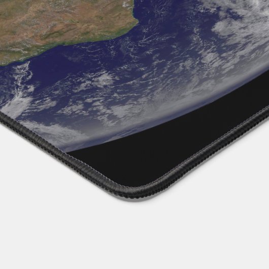 Vollständige Erde mit verschiedenen tropischen Stu Schreibtischunterlage (Ecke)