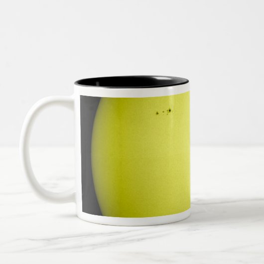 Vollständige Sicht auf die Sonne Zweifarbige Tasse (Links)