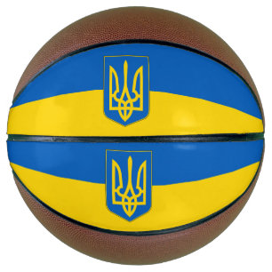 Vollständiger Basketball mit Flagge der Ukraine