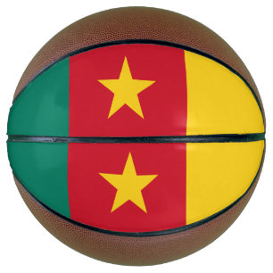 Vollständiger Basketball mit Flagge Kameruns