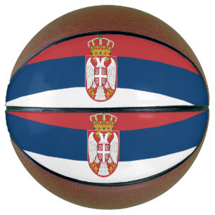 Vollständiger Basketball mit Flagge Serbiens