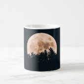 VOLLSTÄNDIGER MOND HINTER EINER SILHOUETTE KAFFEETASSE (Mittel)