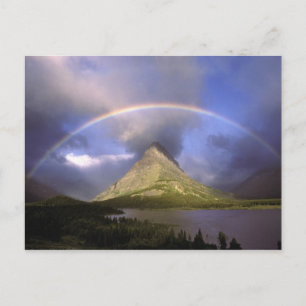 Vollständiger Regenbogen und stürmischer Himmel üb Postkarte