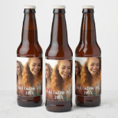 Vollständiges Layout des Fotos mit modernem, weiße Bierflaschenetikett (Flaschen)