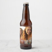 Vollständiges Layout des Fotos mit modernem, weiße Bierflaschenetikett (Vorderseite)