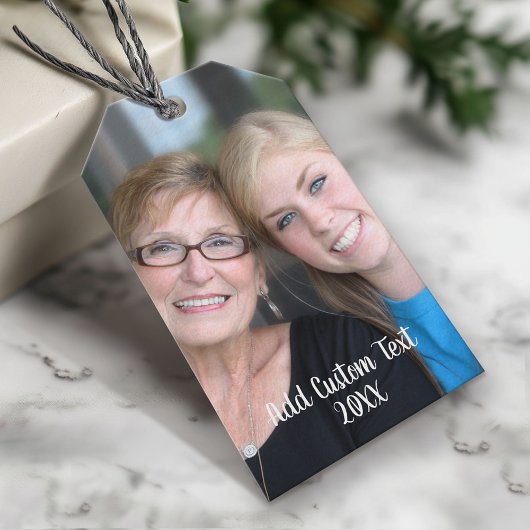 Vollständiges Layout des Fotos mit modernem, weiße Geschenkanhänger