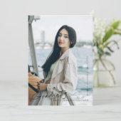 Vollständiges, modernes Script Graduate Einfaches Ankündigung (Stehend Vorderseite)