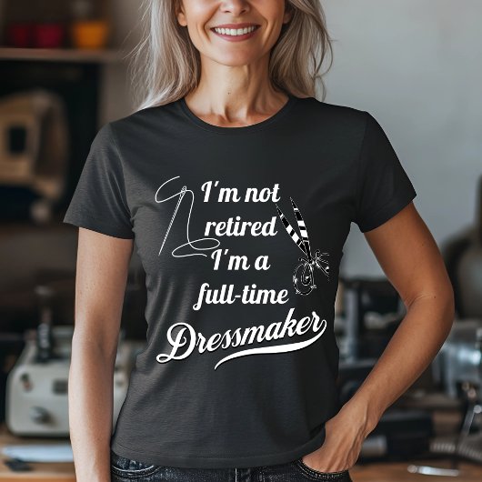 Vollzeit-Dressmaker erneuert T-Shirt