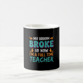 Vollzeit-Lehrer Halloween-Hexen-Design_1 Kaffeetasse (Mittel)